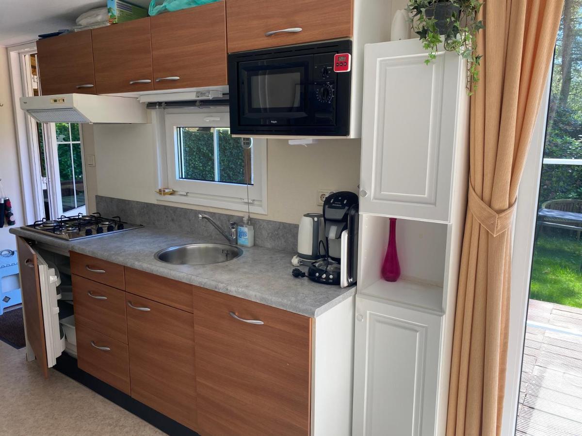 Ruim Privacyvol Chalet Met Overdekt Terras Ermelo Luaran gambar