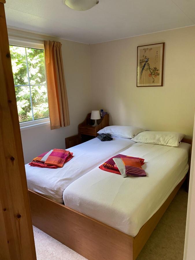 Ruim Privacyvol Chalet Met Overdekt Terras Ermelo Luaran gambar